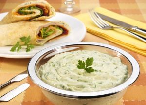 Patê com tofu e cebolinha é perfeito para acompanhar pães e torradas